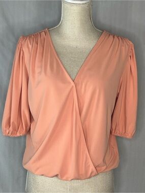 Worthington Top Coral/Salmon Faux Wrap Short Sleeves Elastic Waist & Hem M👍